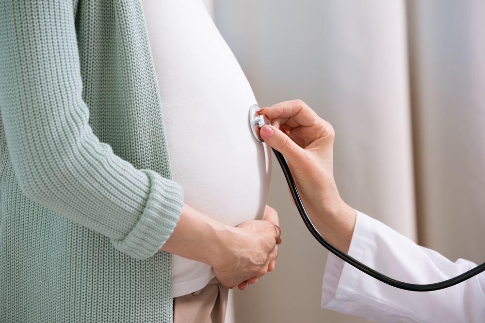 Cropped,Shot,Of,Doctor,With,Stethoscope,Listening,Belly,Of,Pregnant